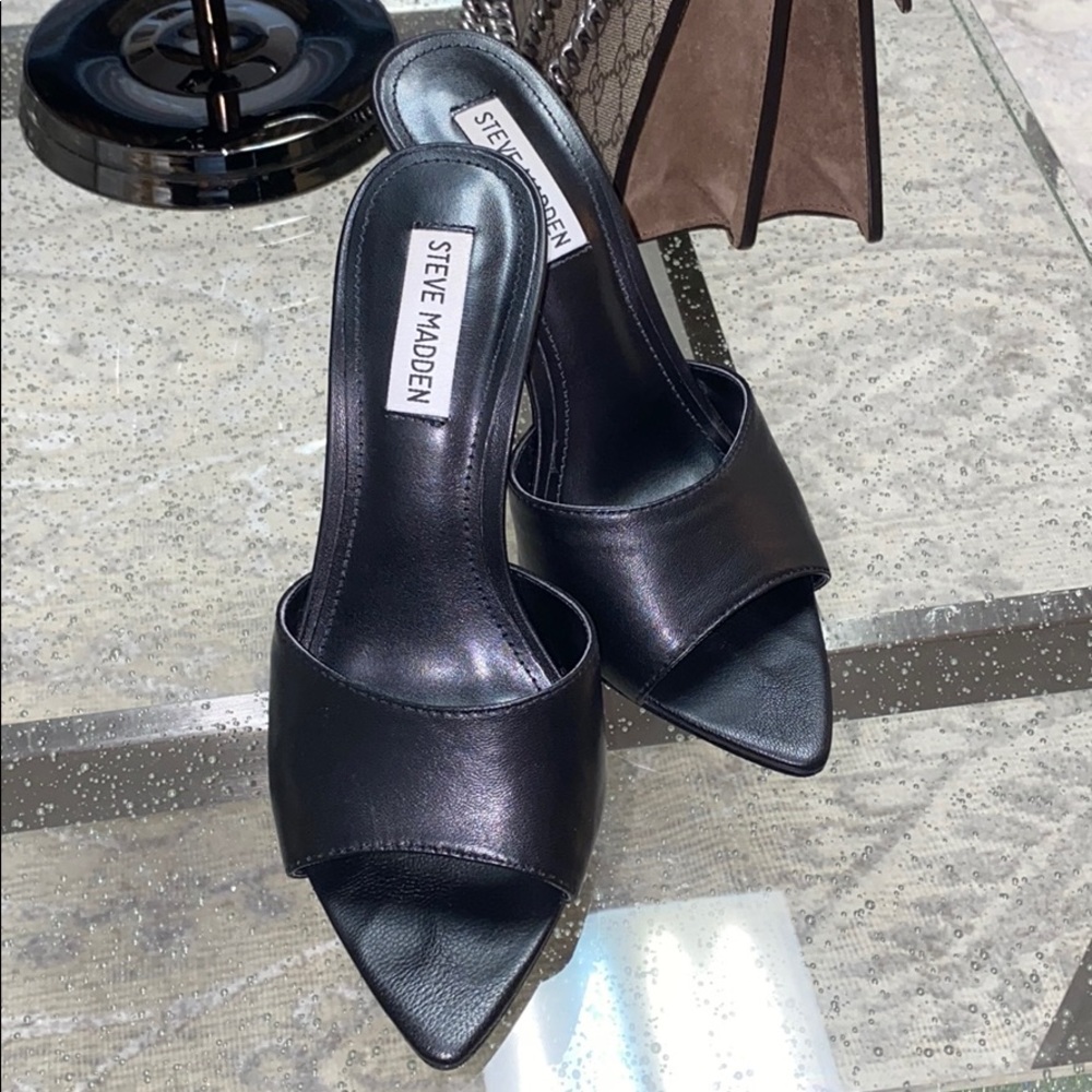 ❌SOLD❌Steve Madden FEISTY black, heel mule.